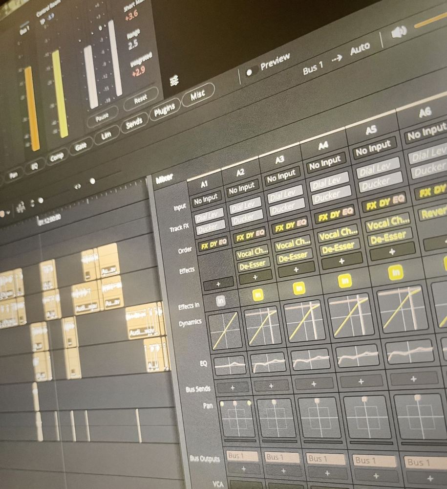 Montage van de podcastopnames in de audiomixer
